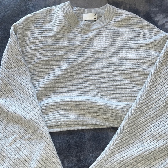 Aritzia Lolan cropped sweater XS - Picture 2 of 4